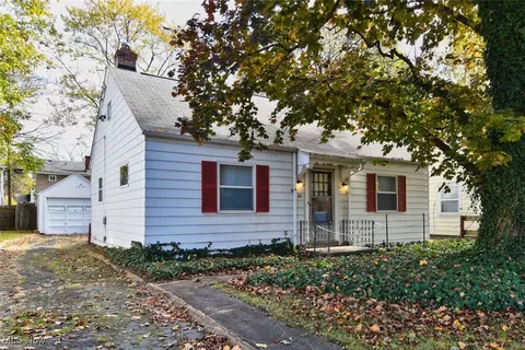 881 Cordova Ave, Akron, OH 44320