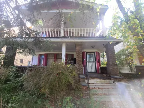 1069 Carlyon Rd, Cleveland, OH 44112