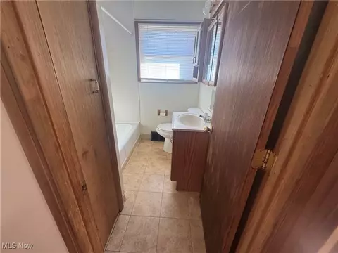 244 13th St, Elyria, OH 44035 photo 8