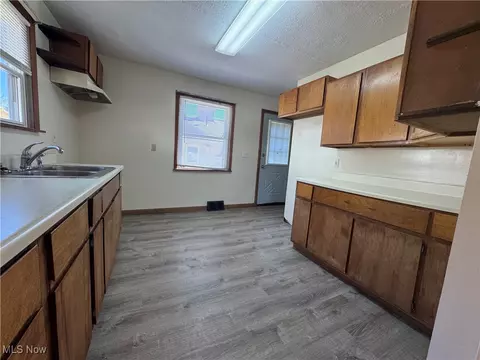 244 13th St, Elyria, OH 44035 photo 3