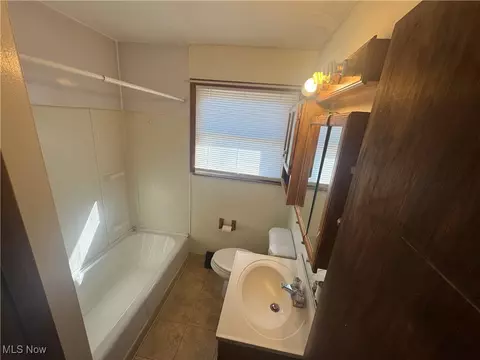 244 13th St, Elyria, OH 44035 photo 9