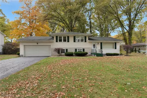 6768 Colleen Dr, Youngstown, OH 44512