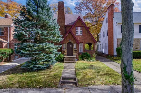 1027 Pennfield Rd, Cleveland, OH 44121