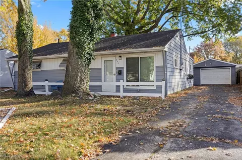 931 East Dr, Sheffield Lake, OH 44054