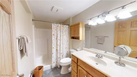 Bath - 4255 River Rd, Perry, OH 44081 photo 6 of 6