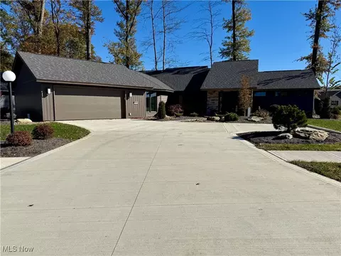 9032 Riverwood Dr, North Ridgeville, OH 44039