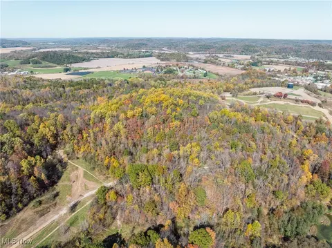 4502 Belden Dr, Uhrichsville, OH 44683