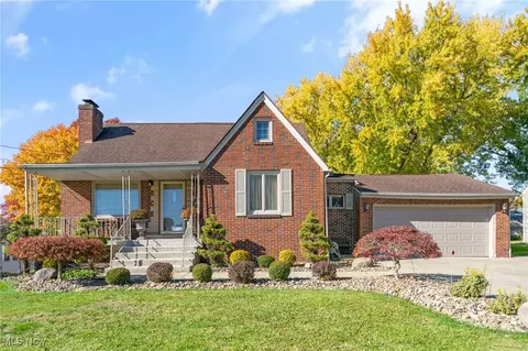 576 Breetz Dr, Campbell, OH 44405