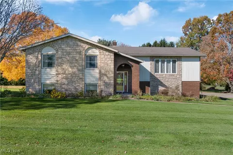 2660 Mayfair Cir, Akron, OH 44312