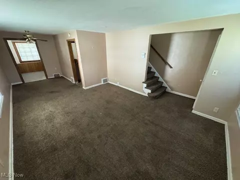 1507 Babbitt Rd, Euclid, OH 44132 photo 2