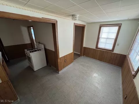 1507 Babbitt Rd, Euclid, OH 44132 photo 4
