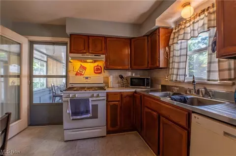 Kitchen - 3007 E Waterloo Rd, Akron, OH 44312 photo 1 of 2