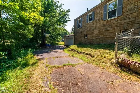 Exterior - 3007 E Waterloo Rd, Akron, OH 44312 photo 3 of 10