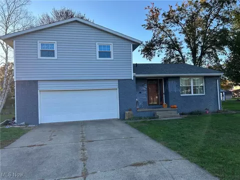 1224 Goshen Ave SE, New Philadelphia, OH 44663