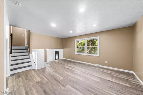 9130 Elm Cir, Windham, OH 44288 photo 3