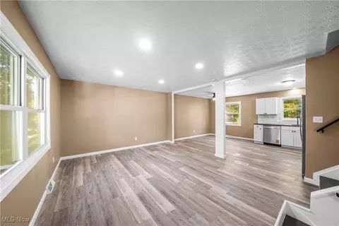 9130 Elm Cir, Windham, OH 44288 photo 2