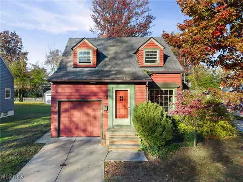 514 Kenilworth Rd, Bay Village, OH 44140