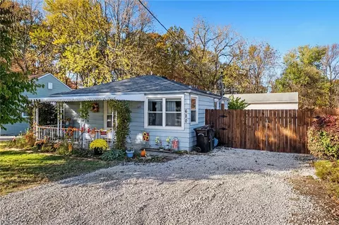 620 Hilliard Rd, Elyria, OH 44035