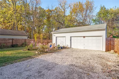 Exterior - 620 Hilliard Rd, Elyria, OH 44035 photo 2 of 3