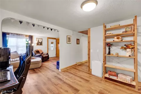 Entry Way - 620 Hilliard Rd, Elyria, OH 44035 photo 2 of 4
