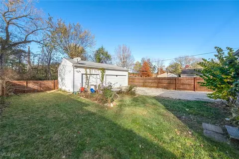 Exterior - 620 Hilliard Rd, Elyria, OH 44035 photo 3 of 3