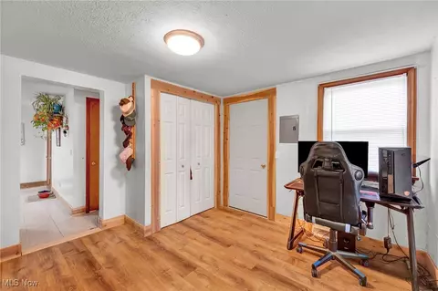 Entry Way - 620 Hilliard Rd, Elyria, OH 44035 photo 3 of 4