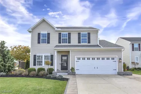 32017 Cottonwood Crst, North Ridgeville, OH 44039