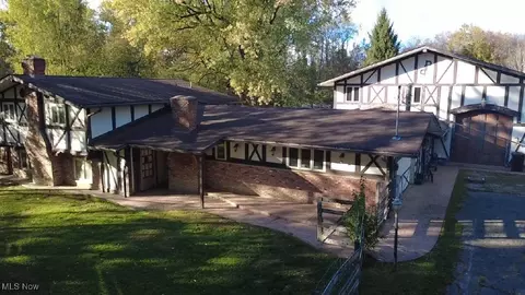 8362 Riverside Dr, Novelty, OH 44072