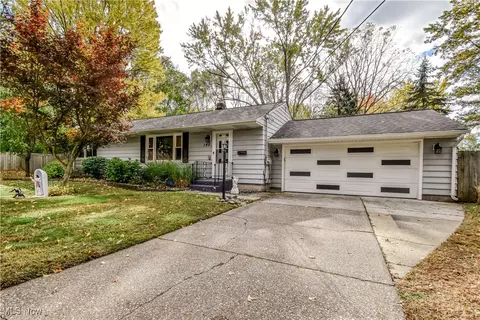 180 Clairmont Dr, Painesville, OH 44077
