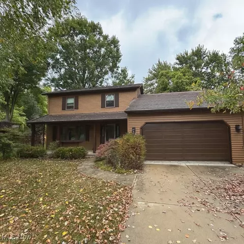 26788 Skyline Dr, Olmsted Twp, OH 44138
