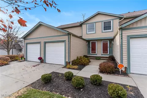 210 Regina Dr, Bedford, OH 44146