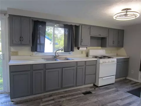 710 Myrtle Ave, Ashtabula, OH 44004 photo 8