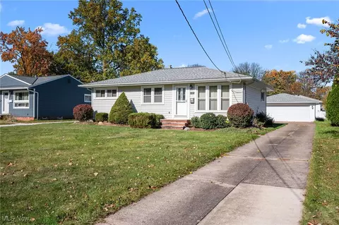 23856 Lebern Dr, North Olmsted, OH 44070