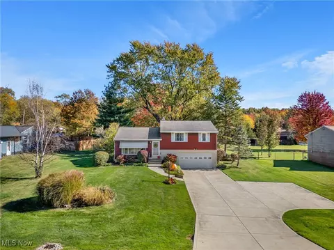 8199 Wright Rd, Broadview Heights, OH 44147