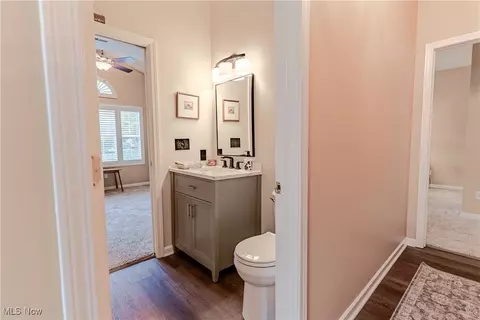 Entry Way - 5645 Clingan Rd #23B, Struthers, OH 44471 photo 4 of 6