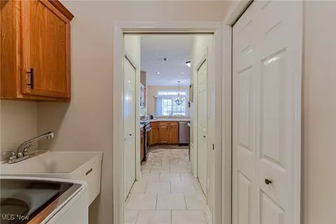 Entry Way - 5645 Clingan Rd #23B, Struthers, OH 44471 photo 2 of 6