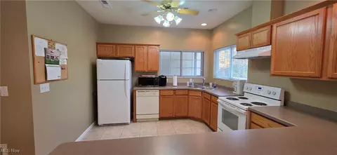 Kitchen - 5645 Clingan Rd #23B, Struthers, OH 44471 photo 4 of 4