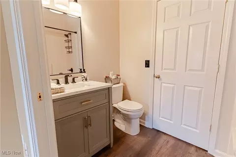 Bath - 5645 Clingan Rd #23B, Struthers, OH 44471 photo 1 of 3
