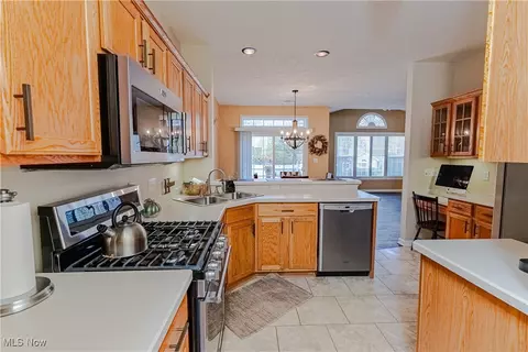 Kitchen - 5645 Clingan Rd #23B, Struthers, OH 44471 photo 3 of 4