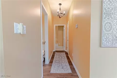 Entry Way - 5645 Clingan Rd #23B, Struthers, OH 44471 photo 3 of 6