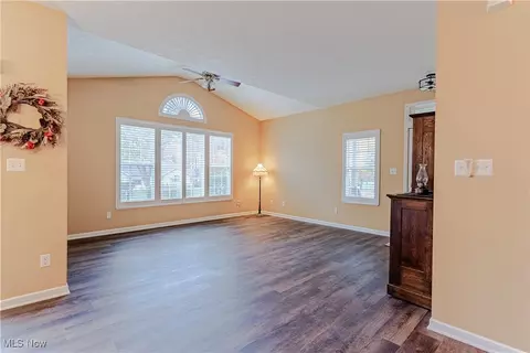 Living - 5645 Clingan Rd #23B, Struthers, OH 44471 photo 1 of 3