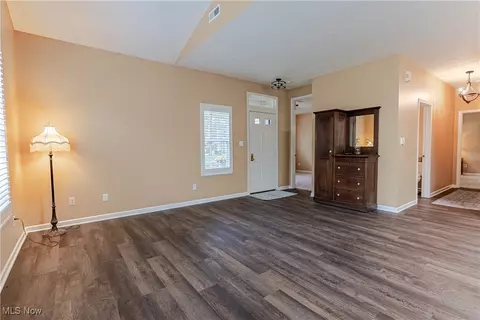 Living - 5645 Clingan Rd #23B, Struthers, OH 44471 photo 3 of 3