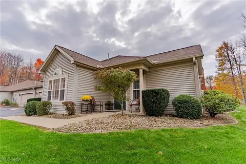 5645 Clingan Rd #23B, Struthers, OH 44471