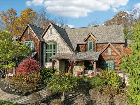 Exterior - 190 Mill Run, Aurora, OH 44202 photo 2 of 10
