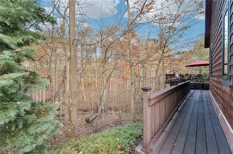 Exterior - 190 Mill Run, Aurora, OH 44202 photo 7 of 10