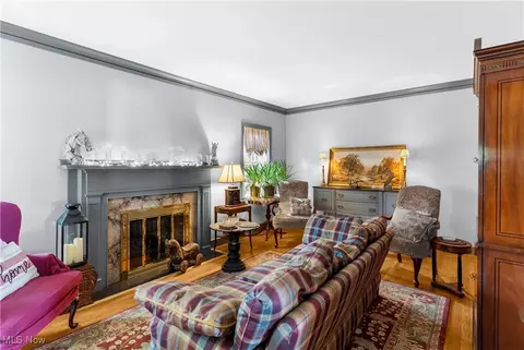Living - 4018 Windsor Rd, Boardman, OH 44512 photo 2 of 4