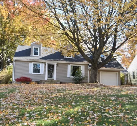 7431 Westview Dr, Youngstown, OH 44512