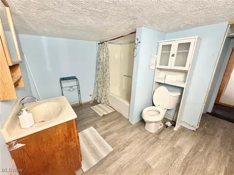 Bath - 1693 Elfleda St, Lorain, OH 44055 photo 3 of 3