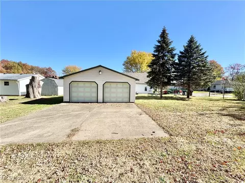 Exterior - 1693 Elfleda St, Lorain, OH 44055 photo 9 of 11