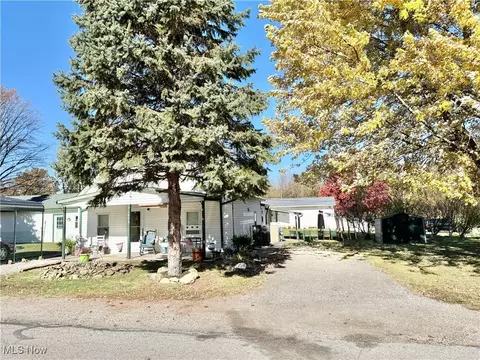 Exterior - 1693 Elfleda St, Lorain, OH 44055 photo 4 of 11